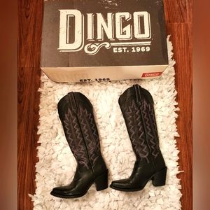 Tall black Dingo boots 👢 😍